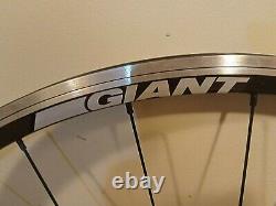 New Genuine Giant Sr-2 Wheels Complete With Rim Tape And Quick Release 700c