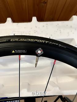 NOUVELLES, ROUES DE PISTE SATURAE PISTA CLINCHER, OU VÉLO FIXIE AVEC PNEUS ET CHAMBRES À AIR