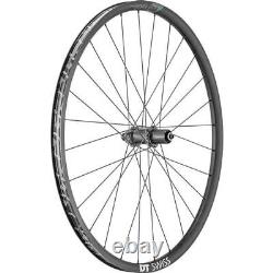 Roue DT Swiss HU 1900 avec jante de 25 mm et axe QR de 135 mm, arrière en 700c.