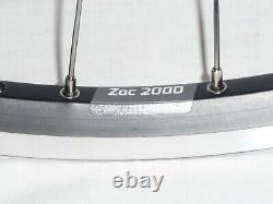 Traduisez ce titre en français : Roues VTT Ryde Zac 2000 de 26 pouces avec freins sur jante et moyeux Novatec. Convient également pour les VTC de 26 pouces.